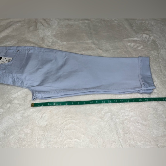NWT Lee Mid-Rise Blue Dust Regular Fit Capri/Cropped Jeans 10M - Picture 7 of 7